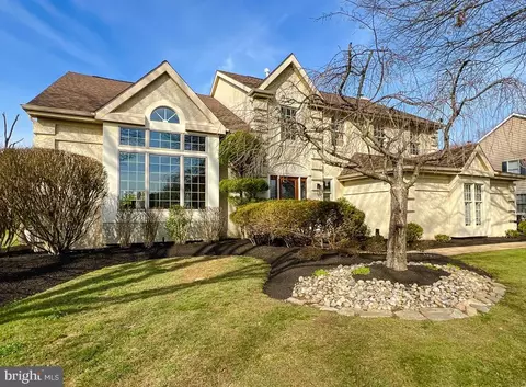 679 Baldwin Ln, Langhorne, PA 19047