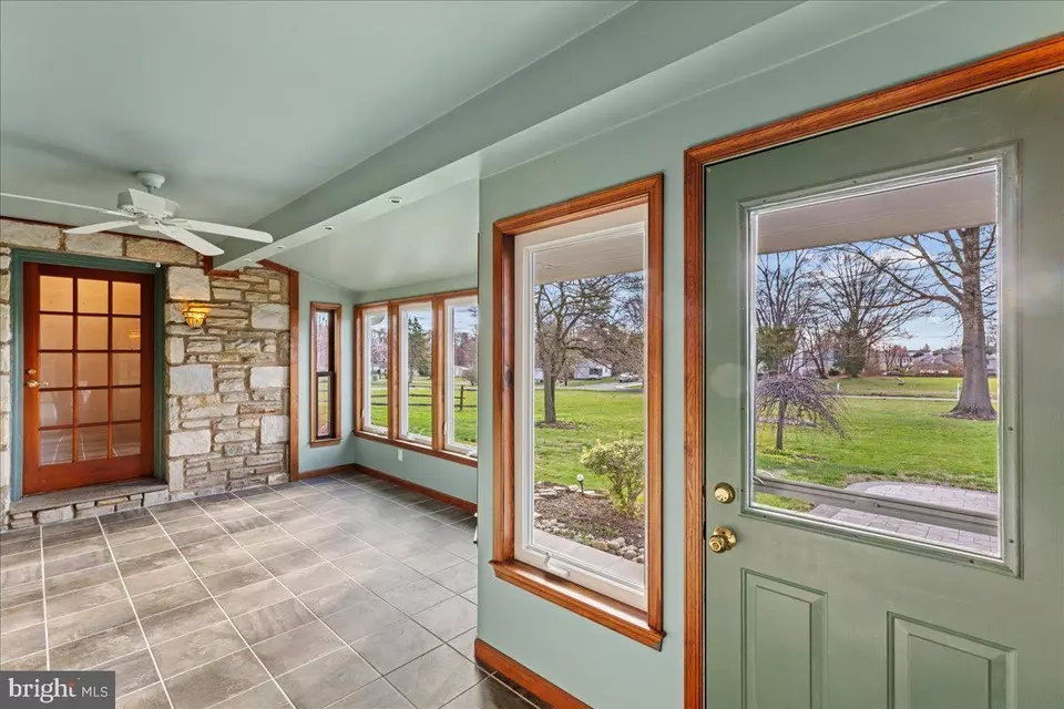 6058 Washington Ln, Bensalem, PA 19020 43 Photos Movoto