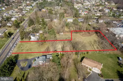 433 W County Line Rd, Huntingdon Valley, PA 19006