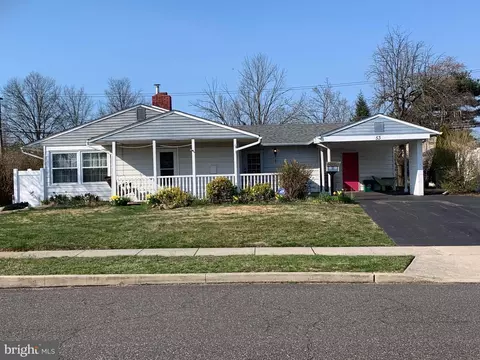 53 Pond Ln, Levittown, PA 19054