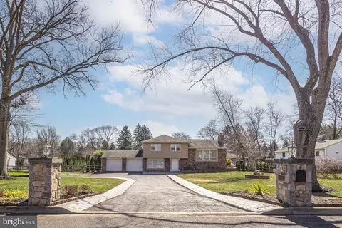4 Hillside Ln, Yardley, PA 19067