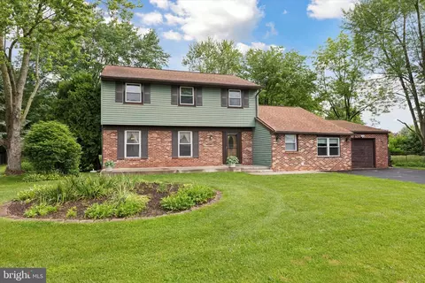 348 Magnolia Rd, Warminster, PA 18974