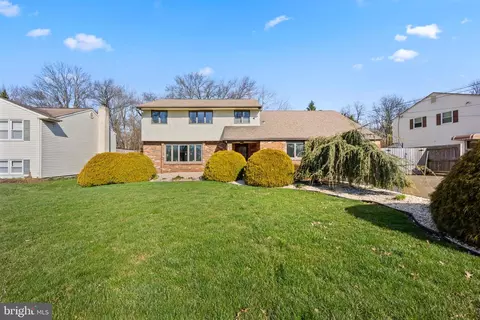 316 Centennial Rd, Warminster, PA 18974