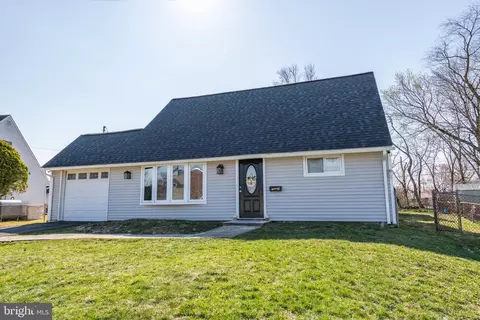 33 Eventide Ln, Levittown, PA 19054