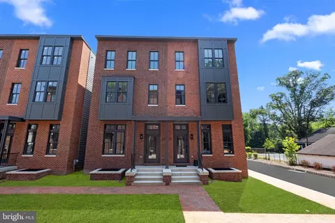 125 Thornton Ln, Newtown, PA 18940