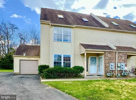 48 Sandybrook Dr, Langhorne, PA 19047