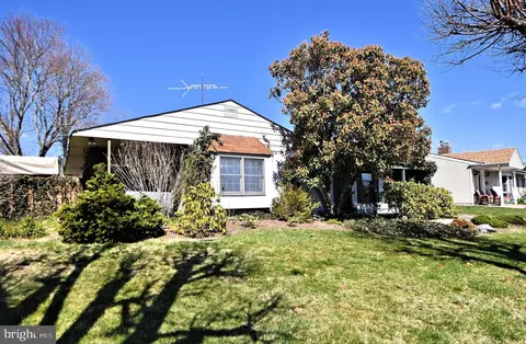 11 Spiral Ln, Levittown, PA 19055