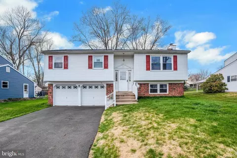 1020 Carousel Dr, Warminster, PA 18974
