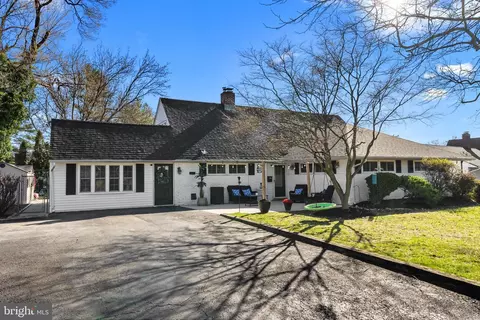34 Seckelpear Rd, Levittown, PA 19056