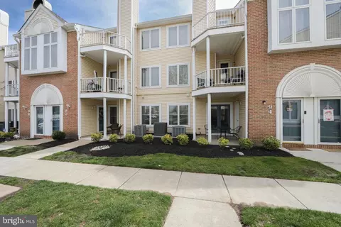 92 Catherine Ct #92, Levittown, PA 19057