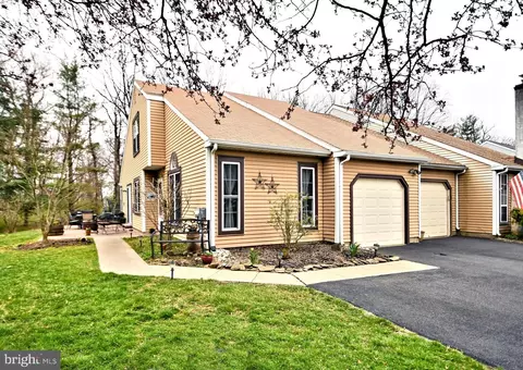263 Wood Stream Ct, Langhorne, PA 19047