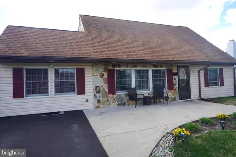 53 Plumtree Rd, Levittown, PA 19056
