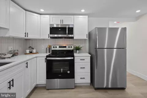 Kitchen - 1491 Hampton Ln, Warminster, PA 18974 photo 2 of 3