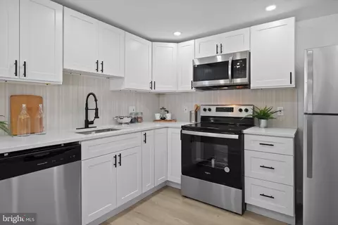 Kitchen - 1491 Hampton Ln, Warminster, PA 18974 photo 1 of 3