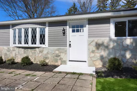 Exterior - 1491 Hampton Ln, Warminster, PA 18974 photo 2 of 7
