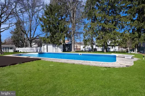 Exterior - 1491 Hampton Ln, Warminster, PA 18974 photo 6 of 7