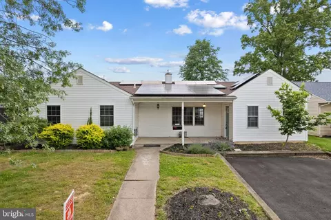 127 Lebbie Ln, Fairless Hills, PA 19030