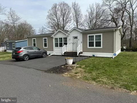 11 Highland Dr, Quakertown, PA 18951