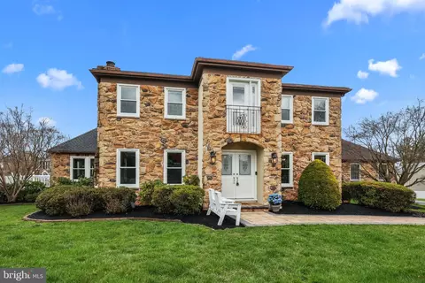 22 Van Dyck Dr, Feasterville Trevose, PA 19053