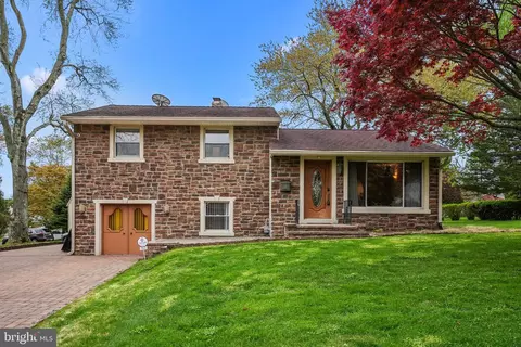 117 Delwhit Dr, Feasterville Trevose, PA 19053