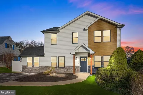 17 Vine Ln, Levittown, PA 19054