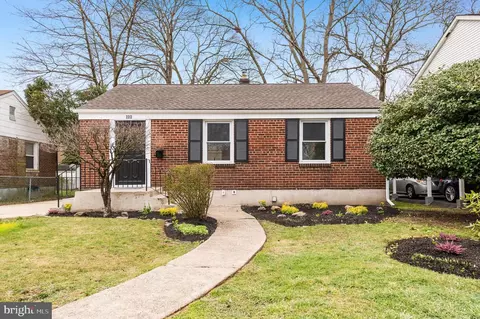 2212 Liberator St, Levittown, PA 19057