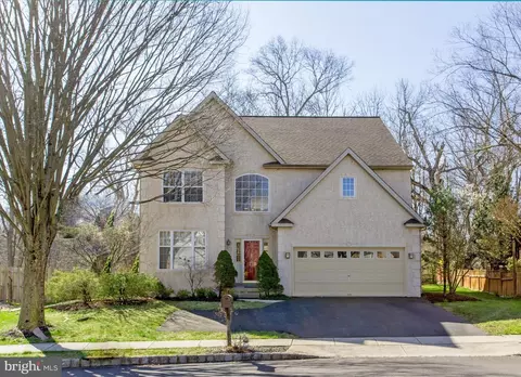 218 Riverwoods Dr, New Hope, PA 18938