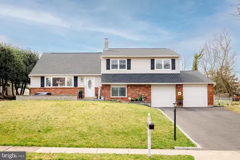 636 Violet Rd, Warminster, PA 18974