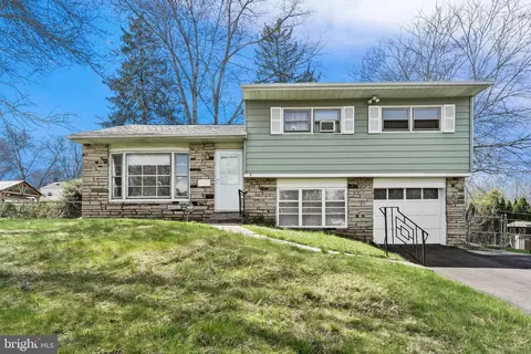 6 Rita Rd, Morrisville, PA 19067