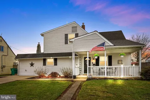 67 Aster Ln, Levittown, PA 19055