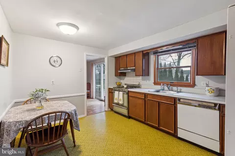 Kitchen - 1419 Devon Rd, Warminster, PA 18974 photo 2 of 5