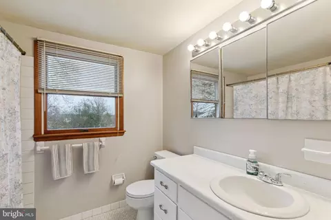 Bath - 1419 Devon Rd, Warminster, PA 18974 photo 3 of 3