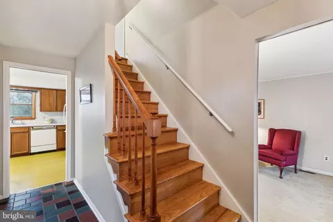 Entry Way - 1419 Devon Rd, Warminster, PA 18974 photo 2 of 3