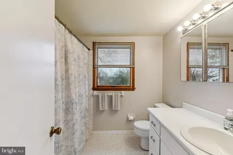 Bath - 1419 Devon Rd, Warminster, PA 18974 photo 2 of 3