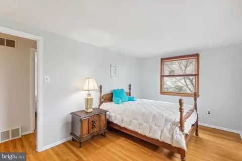 Bedroom - 1419 Devon Rd, Warminster, PA 18974 photo 4 of 10