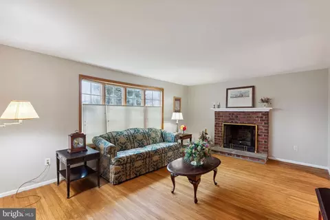 Living - 1419 Devon Rd, Warminster, PA 18974 photo 2 of 6