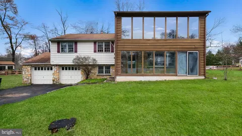 1195 Hart Ln, Warminster, PA 18974
