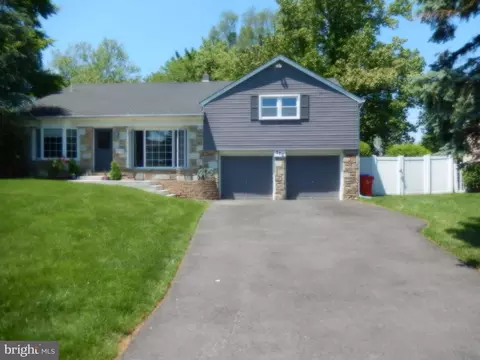 770 Meadowood Ln, Warminster, PA 18974