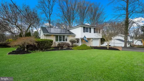 14 E Rambler Dr, Holland, PA 18966