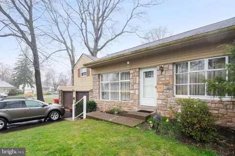 199 Tally Ho Dr, Warminster, PA 18974