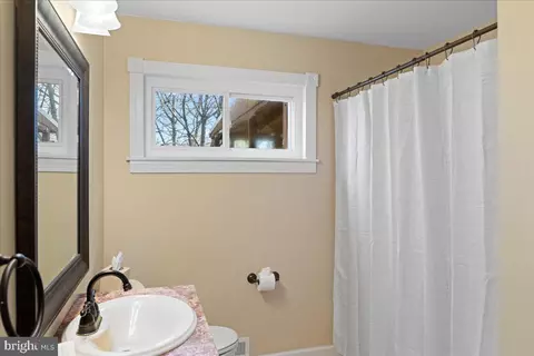 Bath - 369 Beech St, Warminster, PA 18974 photo 1 of 3