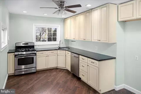 Kitchen - 369 Beech St, Warminster, PA 18974 photo 2 of 2