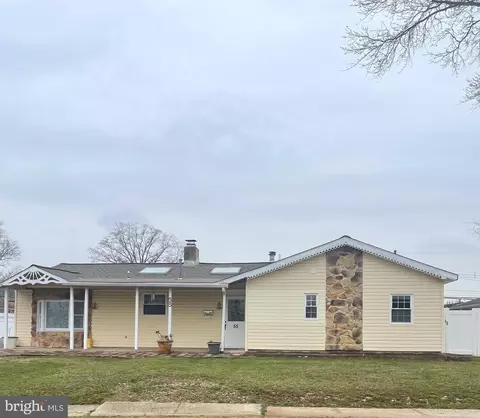 55 Thimbleberry Ln, Levittown, PA 19054