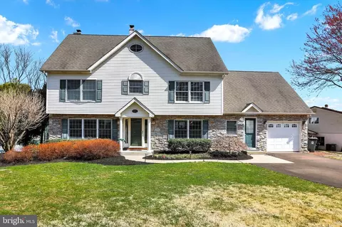 410 Holly Knoll Dr, Churchville, PA 18966