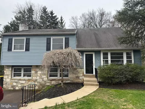 204 Cornwall Dr, Chalfont, PA 18914