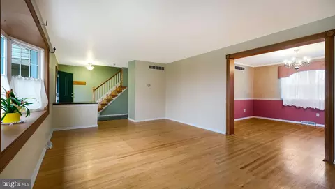 Living - 888 Phillips Rd, Warminster, PA 18974 photo 1 of 2