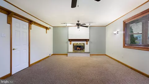 Living - 888 Phillips Rd, Warminster, PA 18974 photo 2 of 2