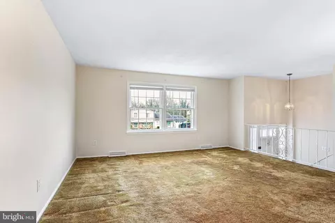Living - 1028 Carousel Dr, Warminster, PA 18974 photo 3 of 5