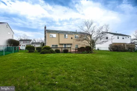 Exterior - 1028 Carousel Dr, Warminster, PA 18974 photo 7 of 12