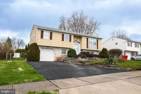 Exterior - 1028 Carousel Dr, Warminster, PA 18974 photo 3 of 12